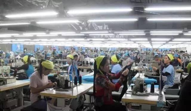 合格服装厂车间主任的工作指南 衔接生产与零售